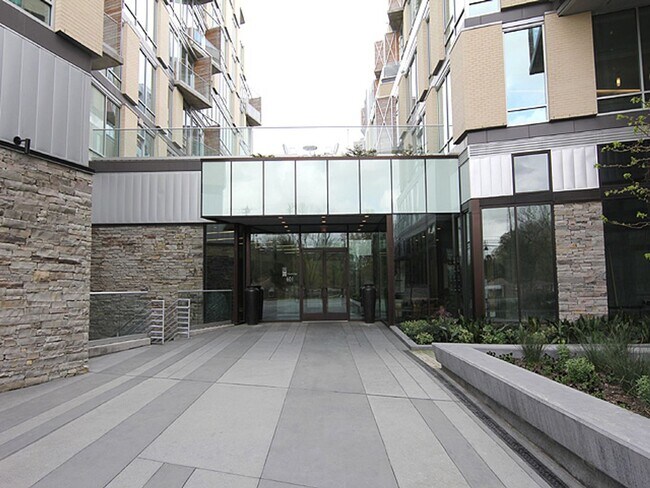 Building Photo - 601 W Rosemary St