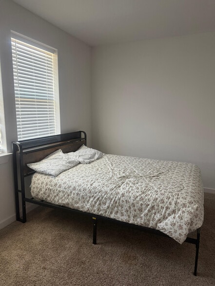 Building Photo - Room in Townhome on Leo Ln