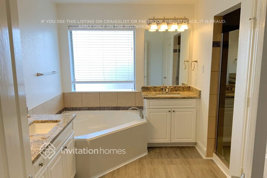 Building Photo - 721 W Talon Dr
