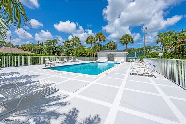 Building Photo - 1320 Charleston Square Dr