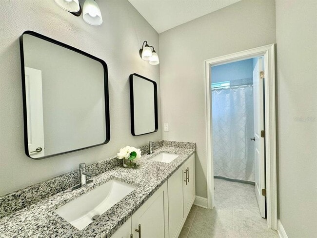 Building Photo - 816 W Adalee St