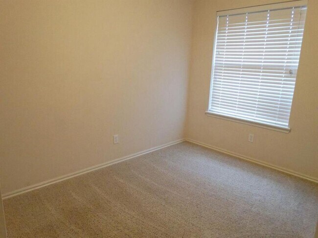 Building Photo - 3813 Southwind Ave