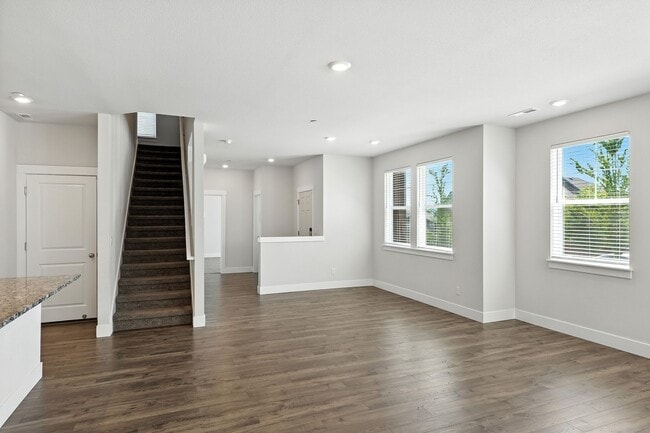 Building Photo - Spacious 5-Bedroom Home with Modern Upgrad...