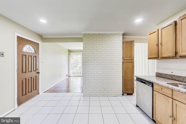 Building Photo - 5714 Ridgway Ave