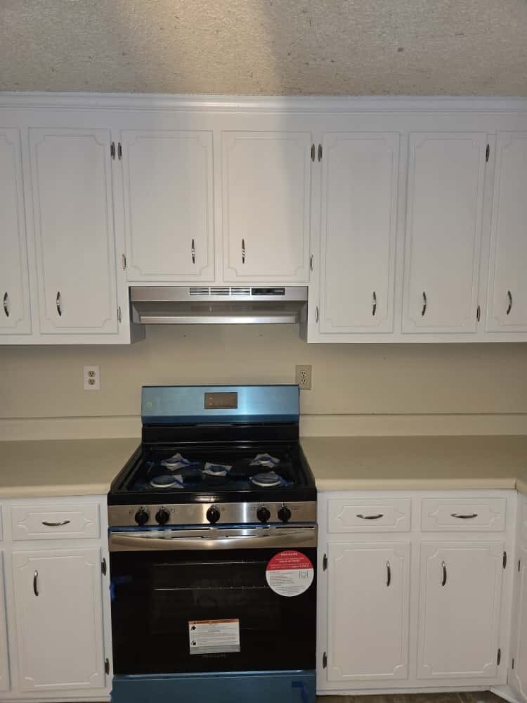 Kitchen stove - 314 W Gordon St