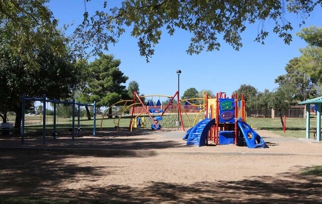 Building Photo - 1211 N Miller Rd