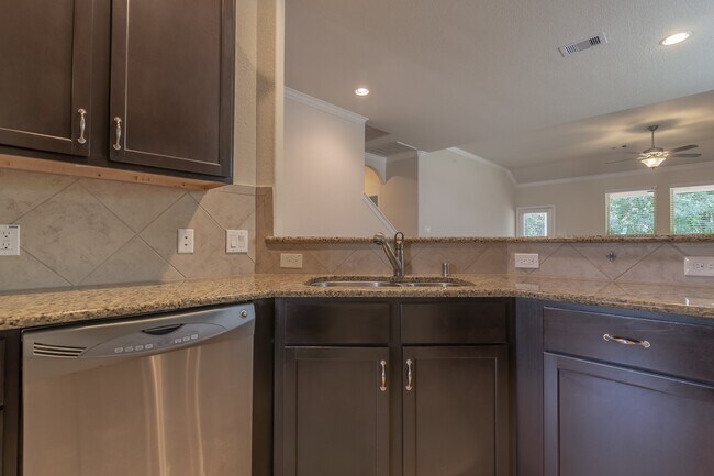 Building Photo - 5 Iris Arbor Ct