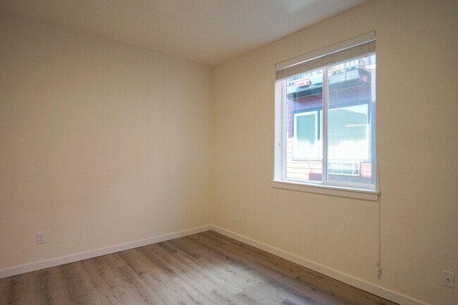 Building Photo - Modern, Spacious 2Bdr w/Condo-Grade Finish...