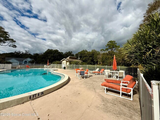 Building Photo - 1600 Woodland Dr