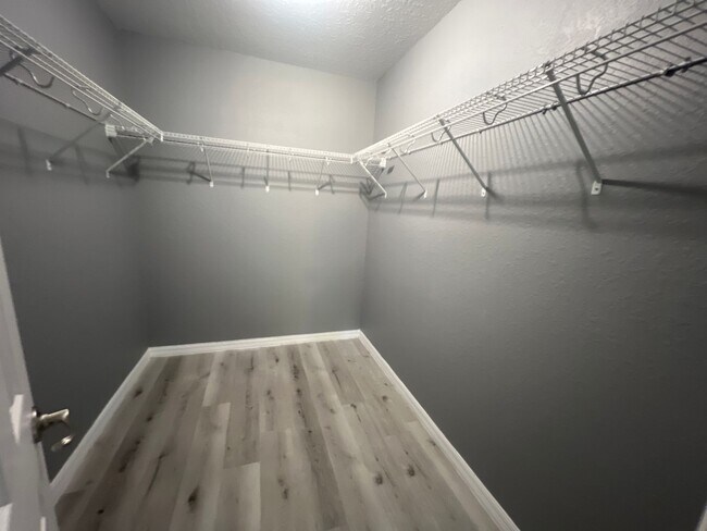 Building Photo - Custom Home - Desirable SE Ocala Neighborhood 3/2/2 **Won't Last**