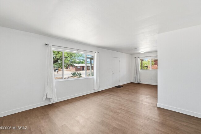 Building Photo - 4026 E Alhambra Pl