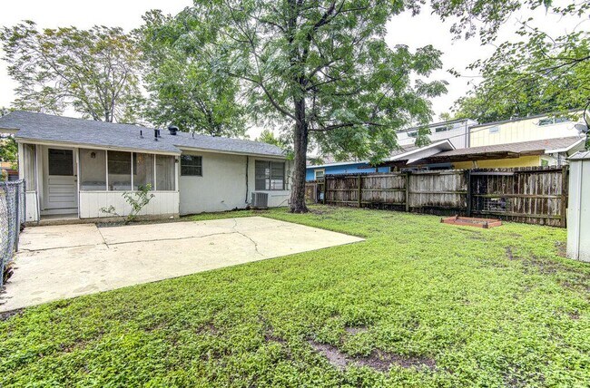 Building Photo - 1711 Brentwood St