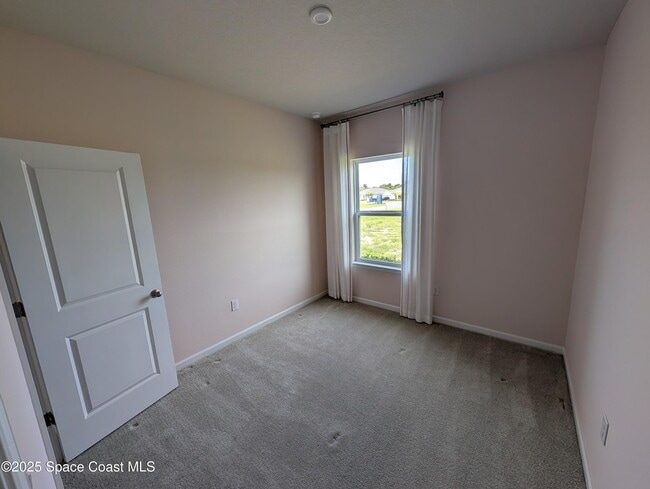Building Photo - 2273 Landing Dr