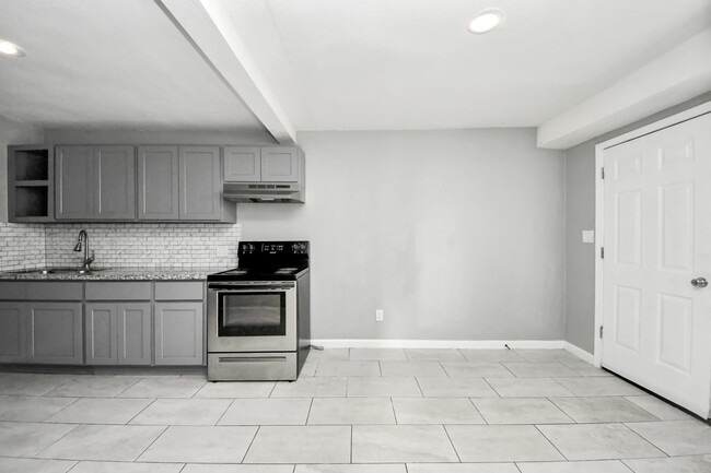 Building Photo - 7919 Brays St