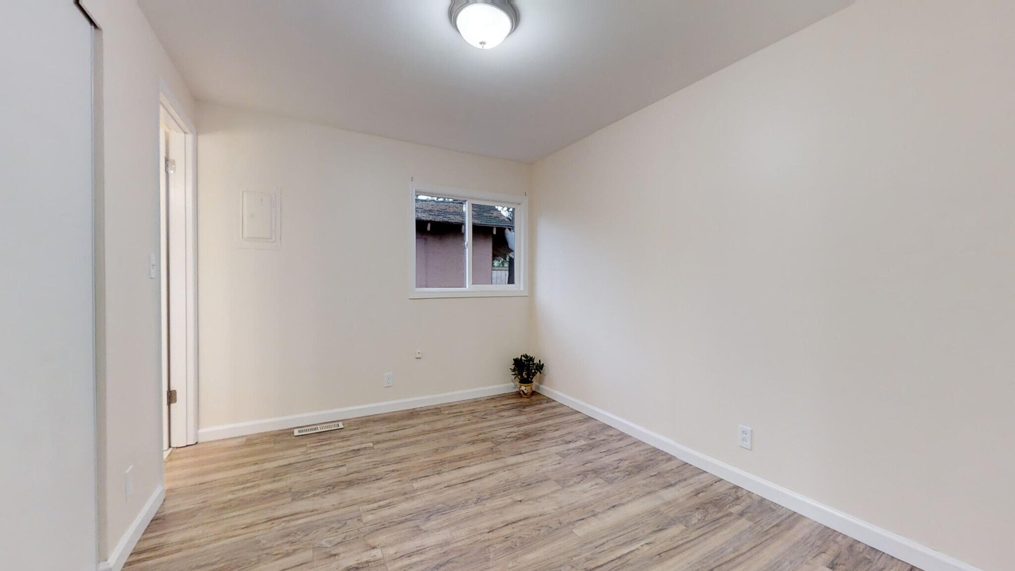 Master bedroom - 12405 NE 109th Pl