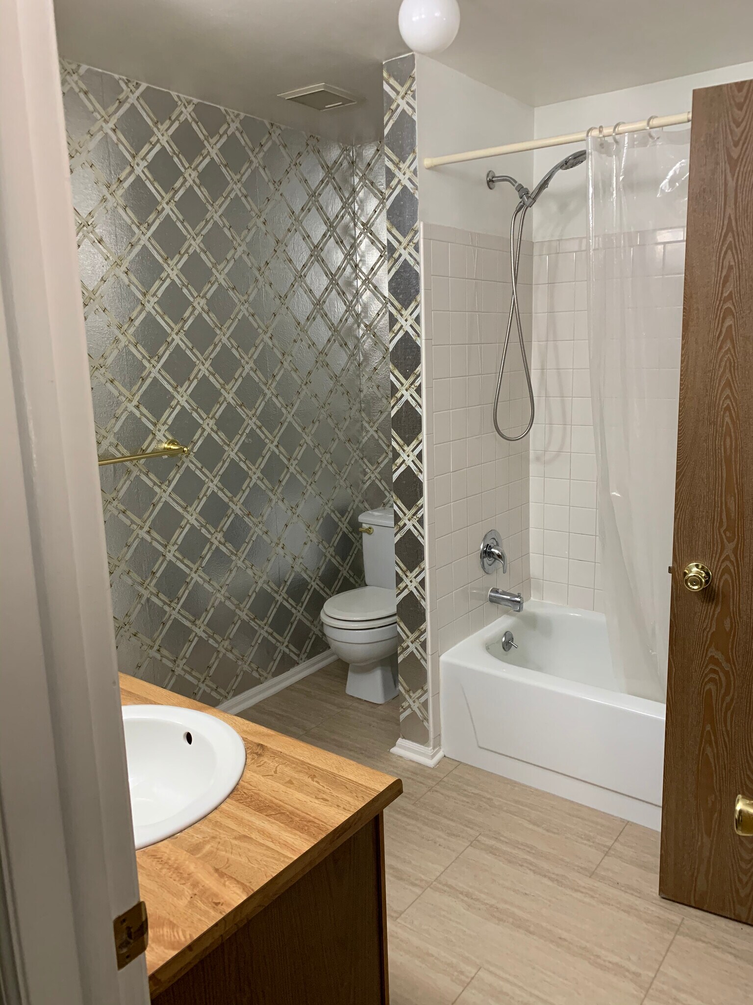 Full bath - 5341 76th W Ave