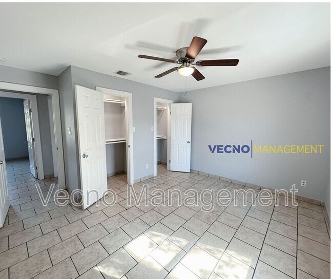 Building Photo - 302 Cooper St