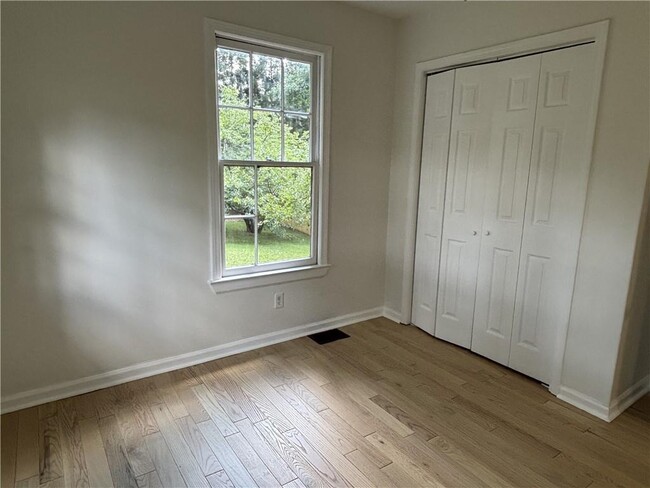Building Photo - 2469 Glynn Dr SE