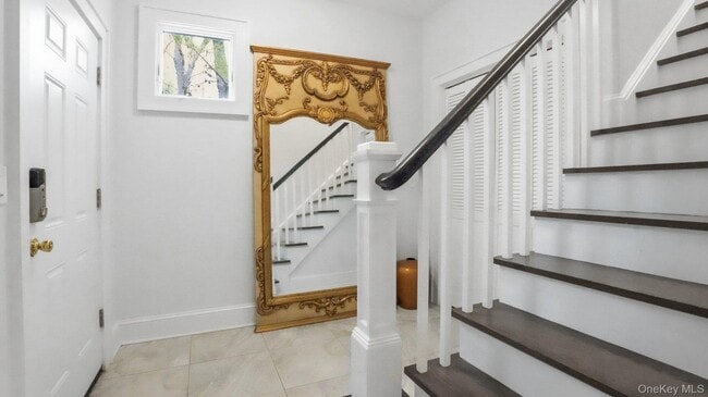 Building Photo - 420 Maple Ave S