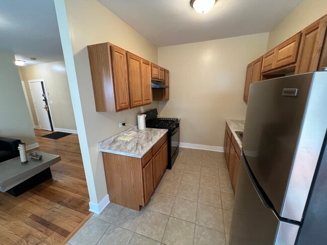 Building Photo - 7506 S Vernon Ave