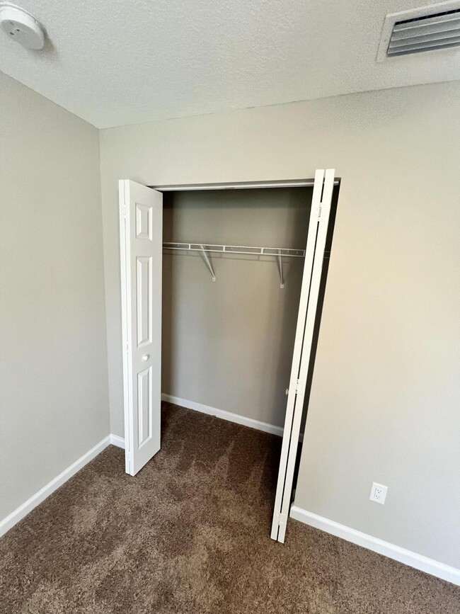 Building Photo - 5951 NW Baynard Dr