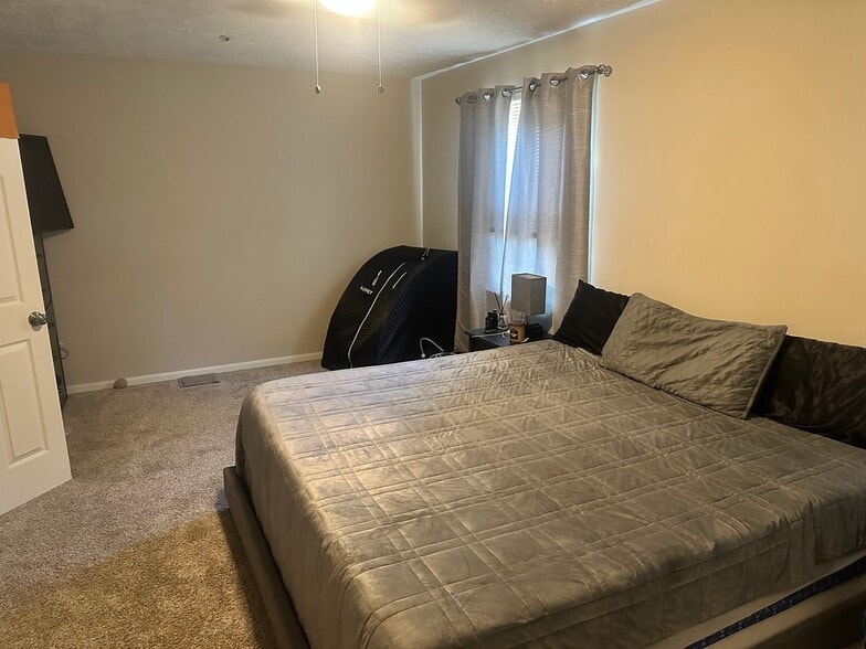 Building Photo - 8523 Grandhaven Ave