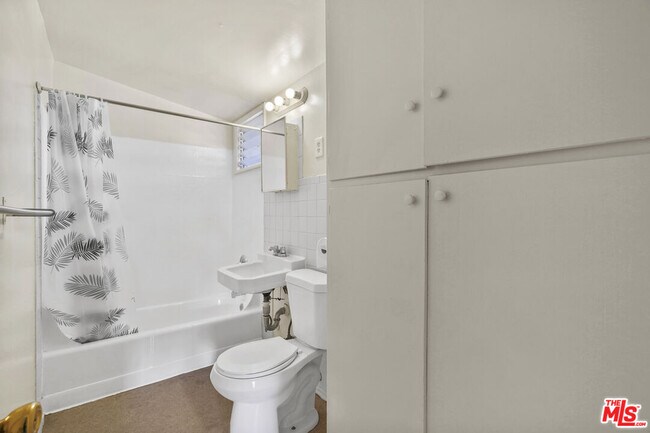 Building Photo - 351 Temple Ave