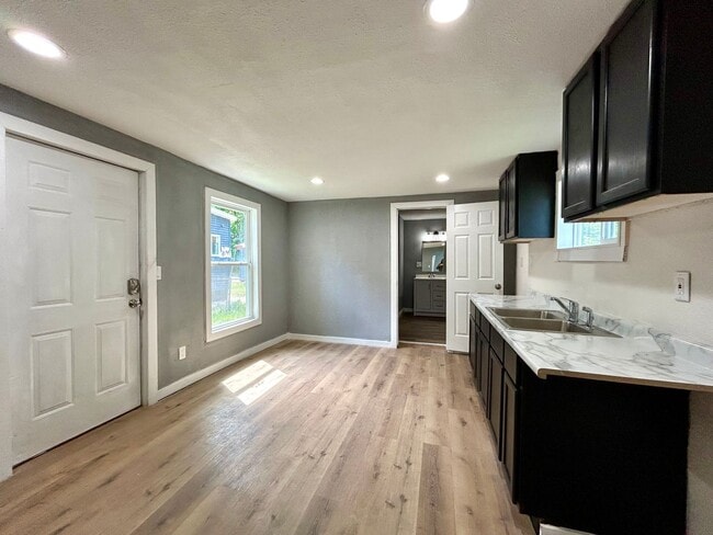 Building Photo - Three Bedroom Home in Muskegon