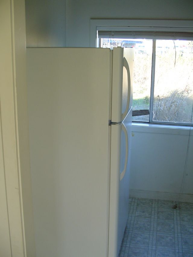 Building Photo - Mid-Springfield apartment w/garage and w/s/g/e paid