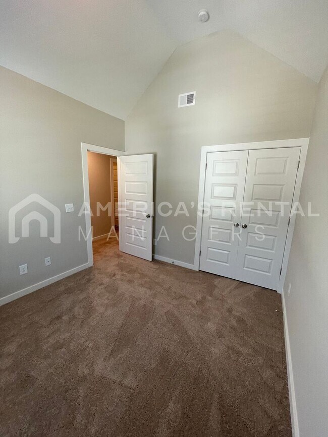 Building Photo - 286 Shiloh Creek Dr