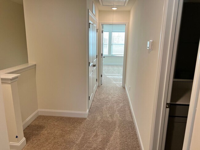 Building Photo - Like-New 3BR Townhome in Spring Village | Garage | Minutes to Downtown Angier