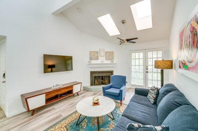 Building Photo - 85 Phoenix Dr