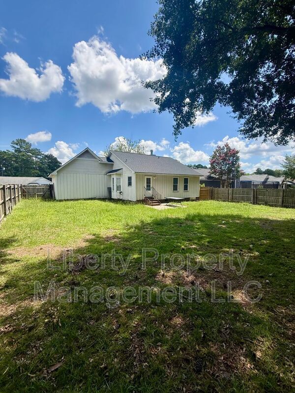 Building Photo - 1222 Skyline Dr