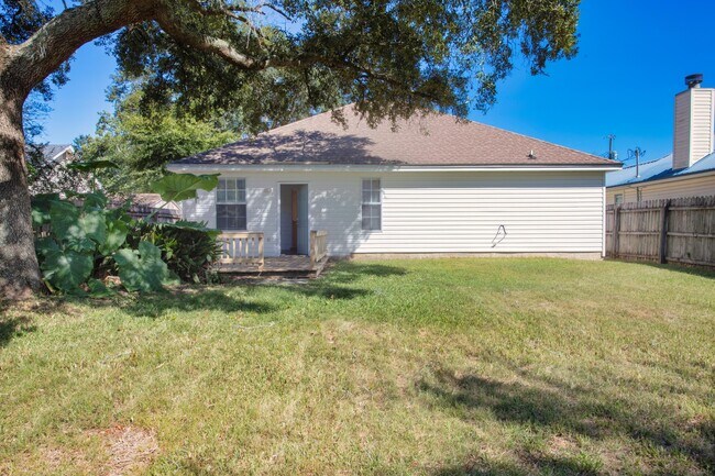 Building Photo - 202 Summer Ln