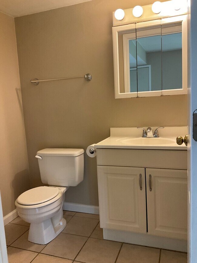 Building Photo - 708 Oxen Dr