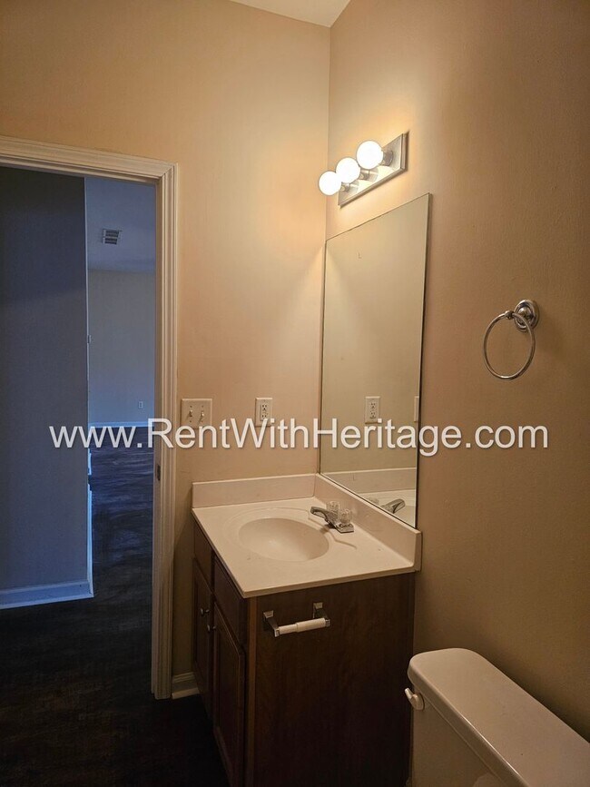 Building Photo - WOW!!...GORGEOUS!!..UPGRADES /AMAZING MASTER/ FENCED YD/ SWIM-TENNIS