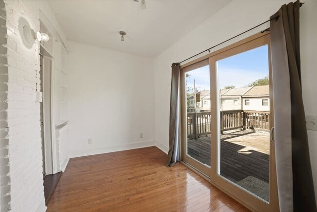 Building Photo - 1 Month Off! Available Now!  // 3bedroom 2.5 bathroom Condo// Trinidad//Private Parking Included