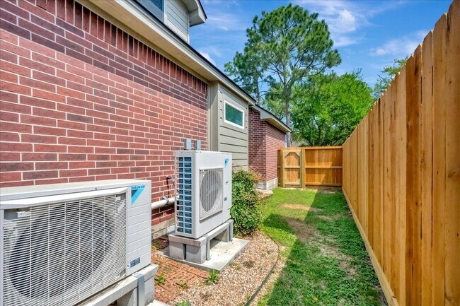 Building Photo - 14010 Hazel Ridge Ct