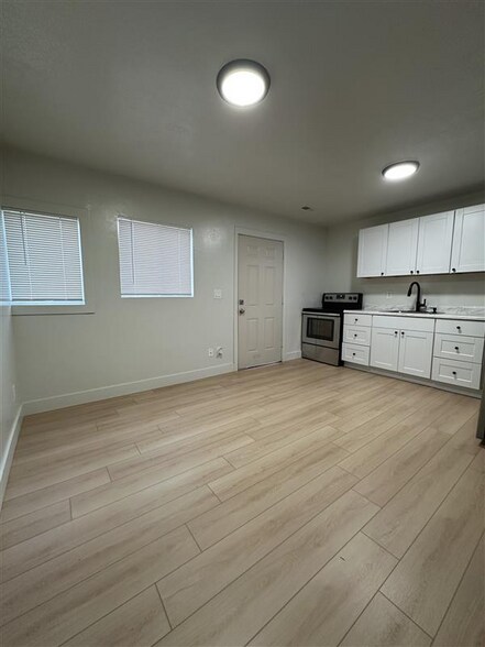 Building Photo - 2515 S Parkcrest Dr