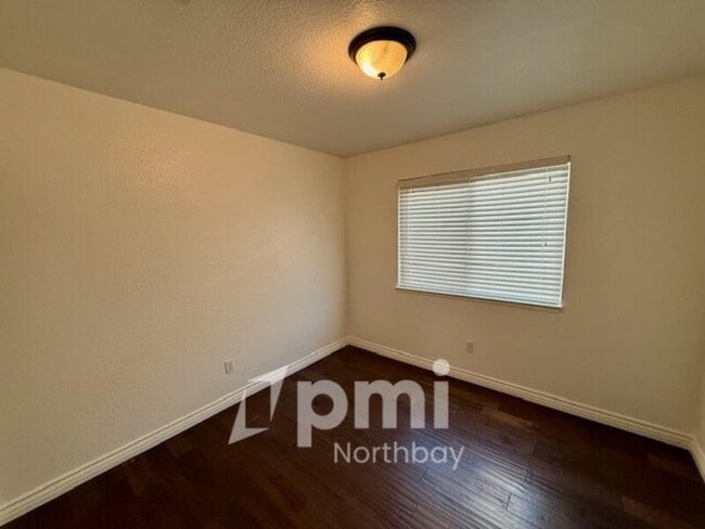 Building Photo - 1126 Meadowlark Dr