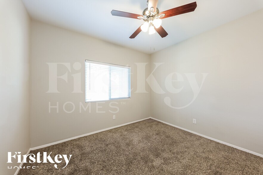 Building Photo - 4936 S 238th Ln