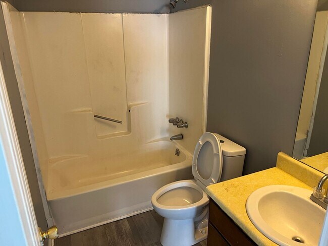 Building Photo - SUMMER MOVE-IN SPECIAL: $300 OFF 1ST MONTH...