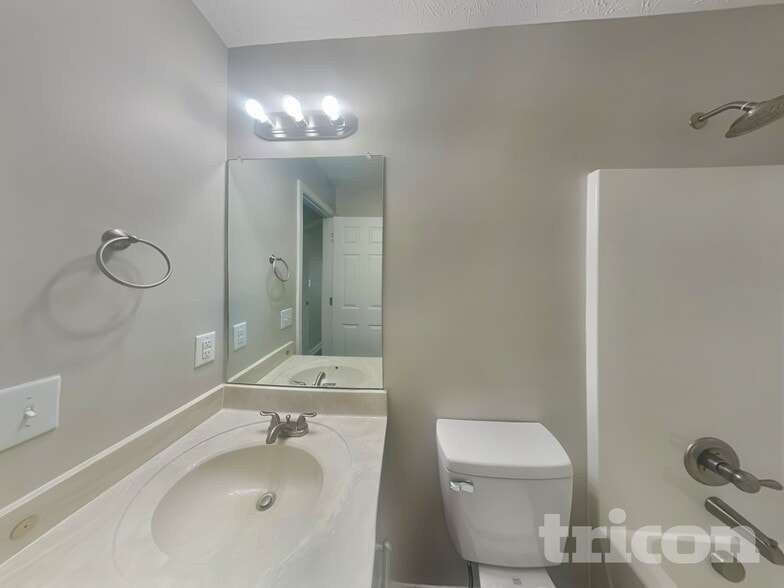 Building Photo - 1616 Broad Cir