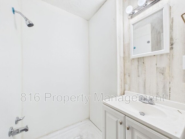 Building Photo - 413 Main St