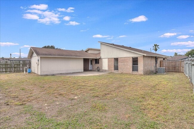 Building Photo - 985 Crossbill St
