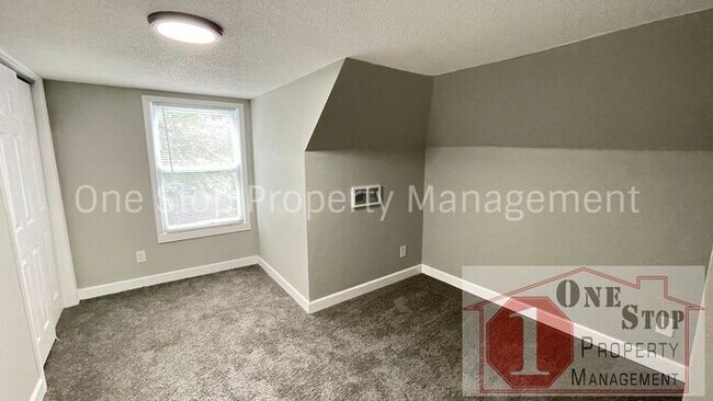 Building Photo - Beautiful 4 Bedroom 1.75 Bathroom Home in ...