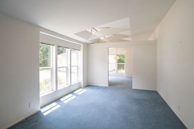 Building Photo - 3-Bedroom Gig Harbor Retreat with Private Setting and Modern Comforts