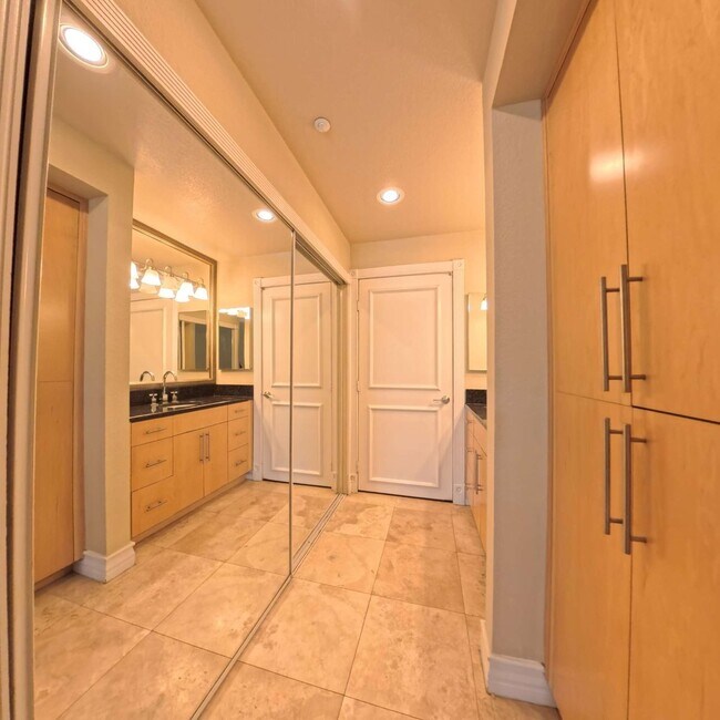 Building Photo - Luxury Mid-Rise | Guard Gated | Underground Garage Area | Resort Style Amenities