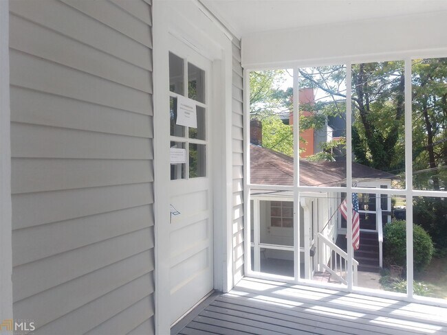 Building Photo - 225 Lowry St NE