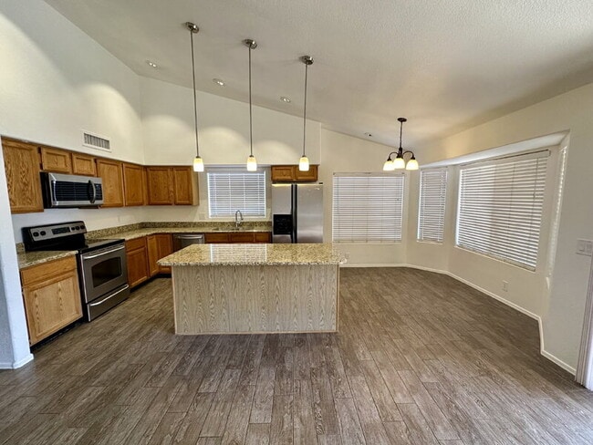 Building Photo - 2353 W Hemlock Ct